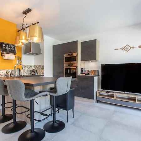 Lb Vacation I Center, Renovated With Balcony, Ideal For Holidays Or Congress! Apartment *