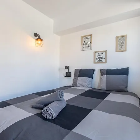 Apartment Lb Vacation I Center, Renovated With Balcony, Ideal For Holidays Or Congress!