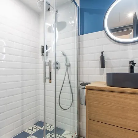 Lb Vacation I Center, Renovated With Balcony, Ideal For Holidays Or Congress!